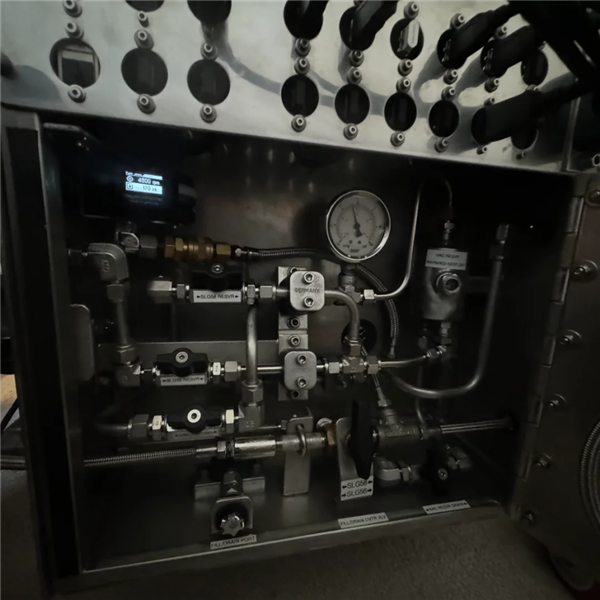 玩家耗时4年造出水冷巨兽主机！六翼天使风扇阵列帅炸：测漏居然靠洗洁精