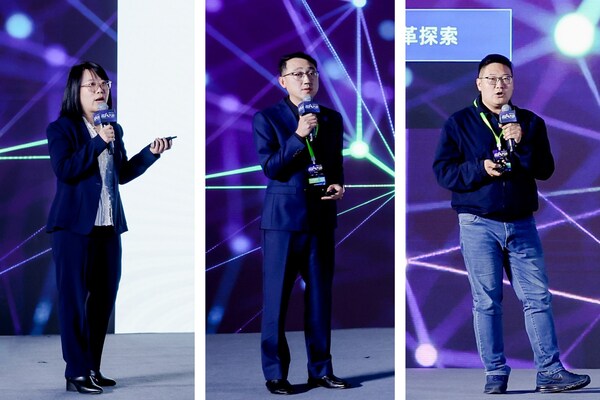 FESCO数字人事服务e号档案负责人 娄春蕾（左），蚂蚁集团数字科技战略行业副总经理 蒋鸿飞（中），北京生数科技有限公司商业化总监 陈鹤天（右）