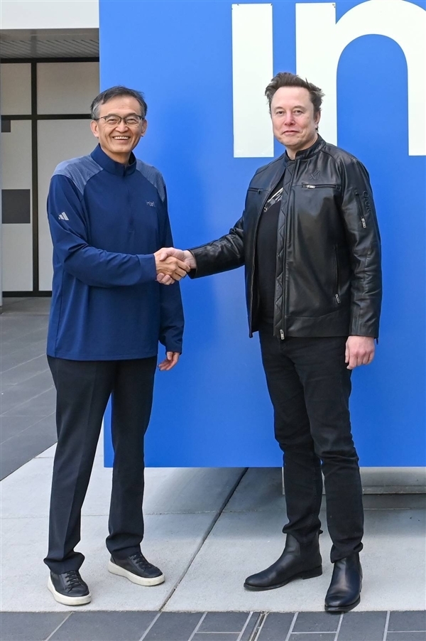 马斯克：全球最大晶圆工厂定了！将采用Intel 14A工艺制造芯片