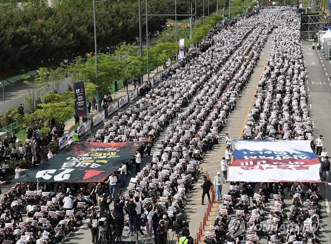 在三星电子平泽园区前举行了争取权益的集会。