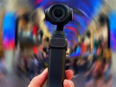 单摄像头 Insta360 Luna Pro 正式确认：更低价格、10 位 iLOG、AI 跟踪、两种颜色 - Notebookcheck ...