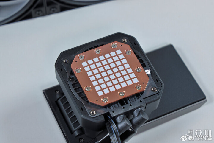 预算2W 的桌面立式小钢炮主机:98X3D+5080_新浪众测