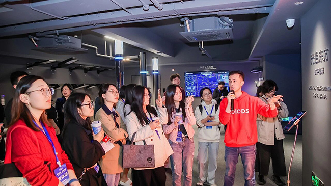 罗莱迪思AI数智光科技3.jpg