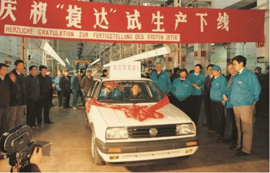 电动化踩刹车的美国，还拿什么跟中国汽车产业争全球话语权？