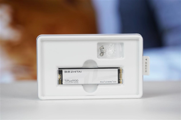 狂飙12000MB/s!长江存储致态TiPlus9100 2TB SSD图赏
