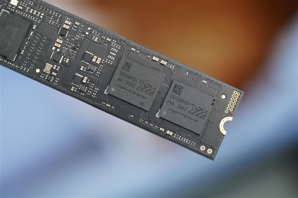 狂飙12000MB/s!长江存储致态TiPlus9100 2TB SSD图赏