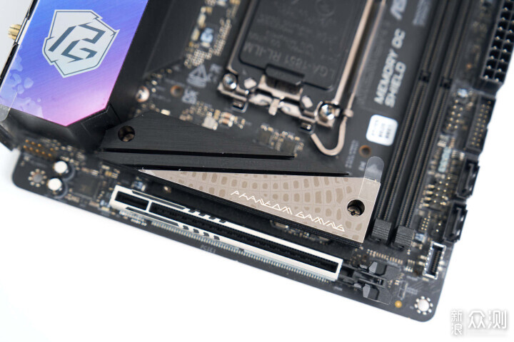 桌面极简新标杆:270KP架构ITX 主机全套装机_新浪众测