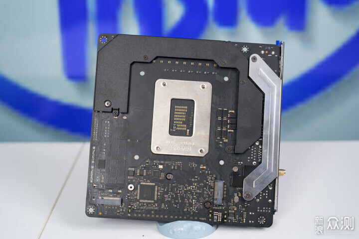 桌面极简新标杆:270KP架构ITX 主机全套装机_新浪众测