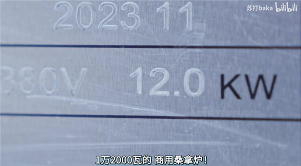 活人变手办!发烧友小姐姐造了台能住人的巨型电脑主机:12000W热量+空调散热