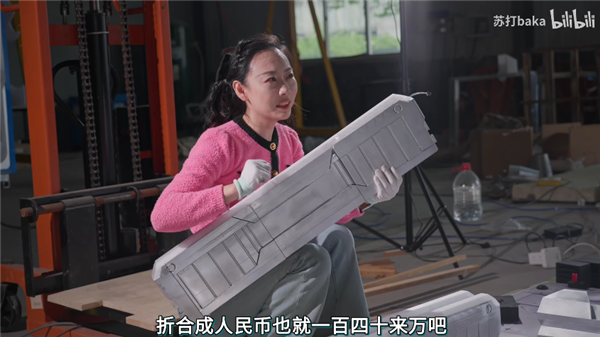 活人变手办!发烧友小姐姐造了台能住人的巨型电脑主机:12000W热量+空调散热