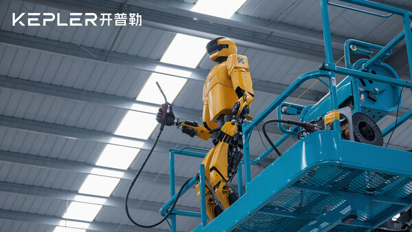 全面布局人形带电作业机器人，开普勒 K2 大黄蜂在20米高空实现带电焊接作业应用