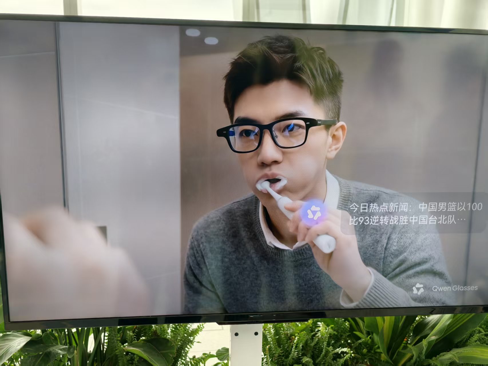 千问AI眼镜首次重大升级:看一眼扫单车,学会主动服务,首次实现3D空间显示