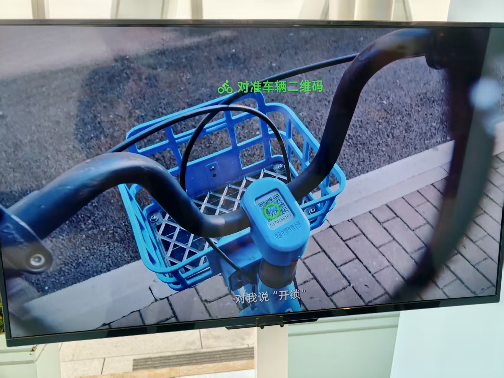 千问AI眼镜首次重大升级:看一眼扫单车,学会主动服务,首次实现3D空间显示