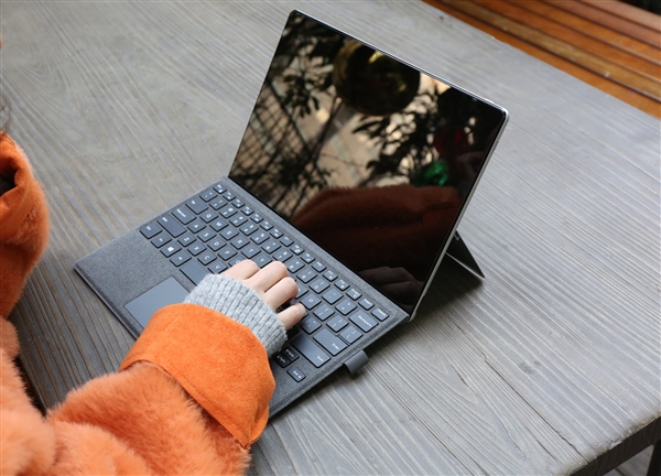 Windows 11触控板迎史上最大升级!新增四种手势:自动滚动、加速滚动终于来了