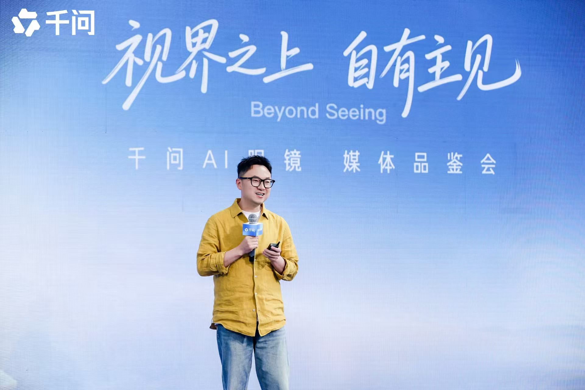 对话千问AI眼镜负责人:阿里靠什么搅局“百镜大战”?