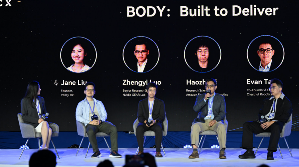 一口气来了三款王炸！魔法原子硅谷首发具身智能“全家桶”