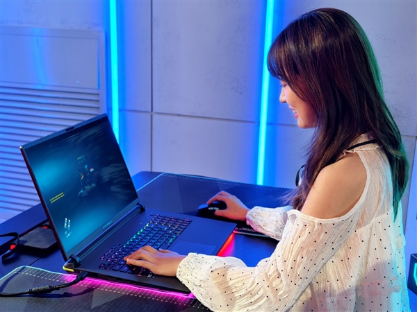 ROG枪神10 Plus超竞版游戏本发布！首发4K星云原画屏3.0、320W狂暴性能
