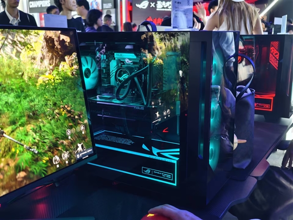 华硕发布ROG魔霸9X电脑：58L透明机箱 一秒变电竞房
