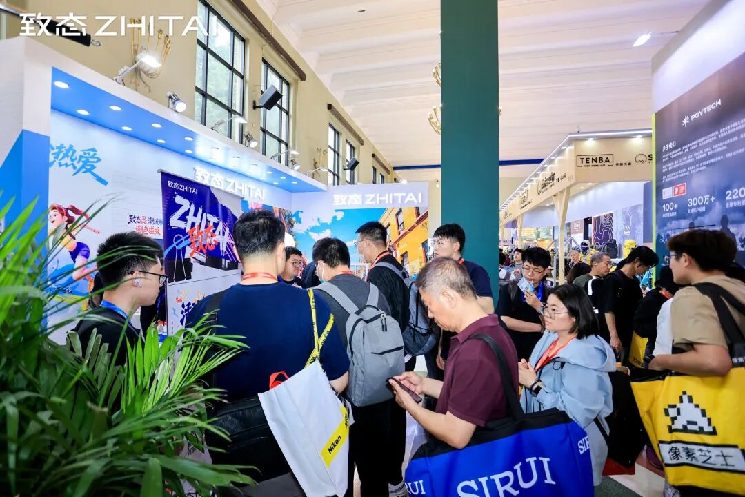 致态亮相第27届P&E展，潮酷展台人气爆棚