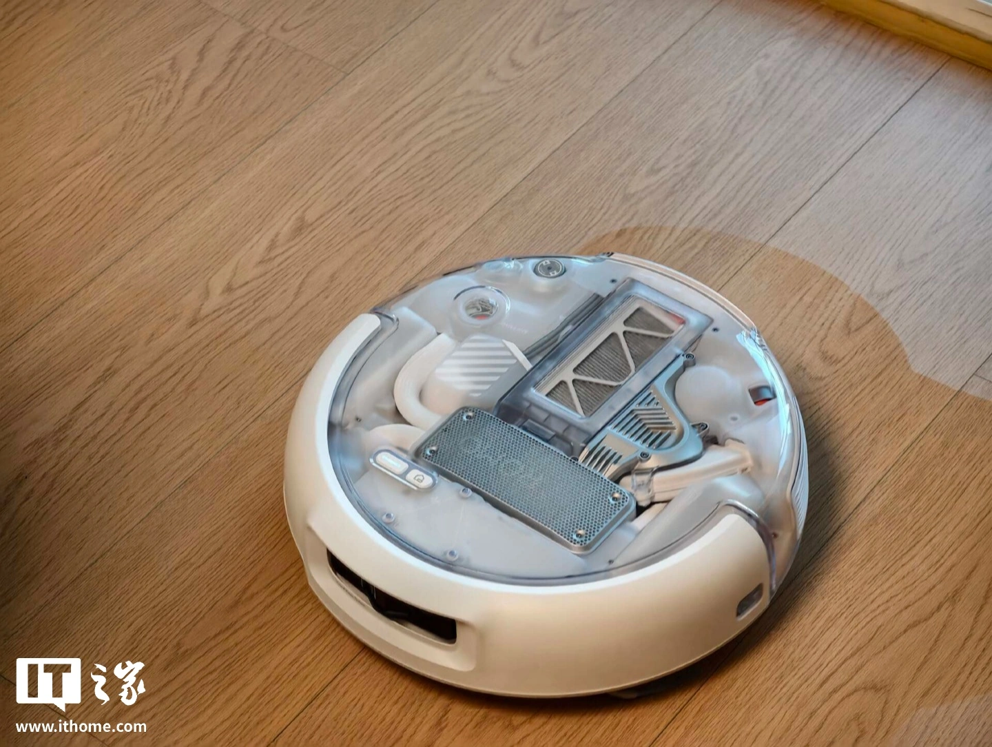【IT之家评测室】大疆扫地机器人 ROMO 2 体验:8.5cm 越障 +36000Pa 吸力,再把无人机技术“降维”到地面