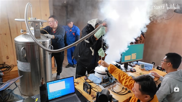 i9-14900KF液氦超至9.2GHz!中国高手刷新CPU频率记录