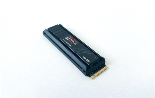 闪迪完美旗舰PCIe 5.0 SSD OPTIMUS GXPRO 8100 2TB实测:极速14.9GB/s、温度有惊喜