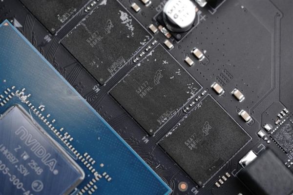 背板能当镜子!影驰RTX 5070星曜LUNA OC图赏
