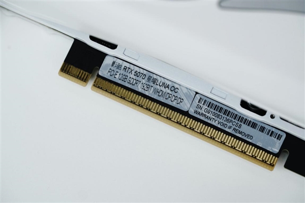 背板能当镜子!影驰RTX 5070星曜LUNA OC图赏