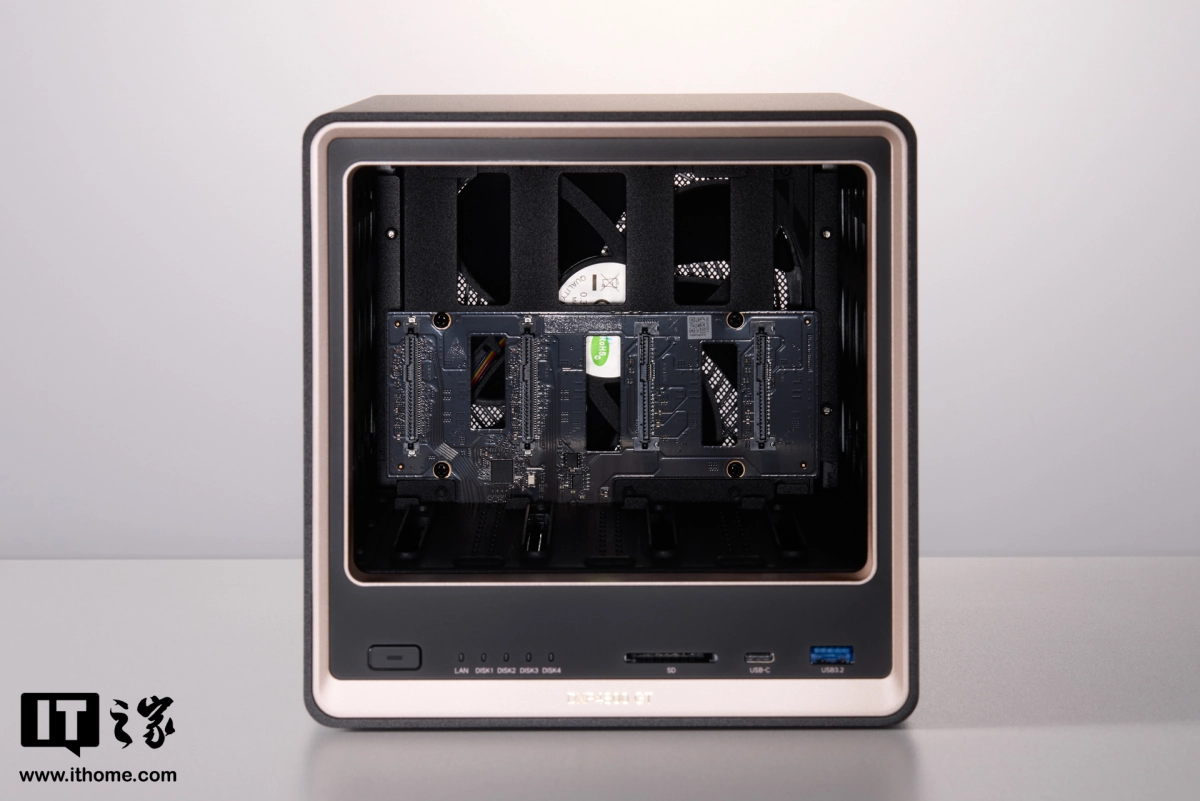 【IT之家评测室】绿联 NAS 私有云 DXP4800 GT 深度体验:四盘位配双万兆,这配置太“GT”了 图片 23