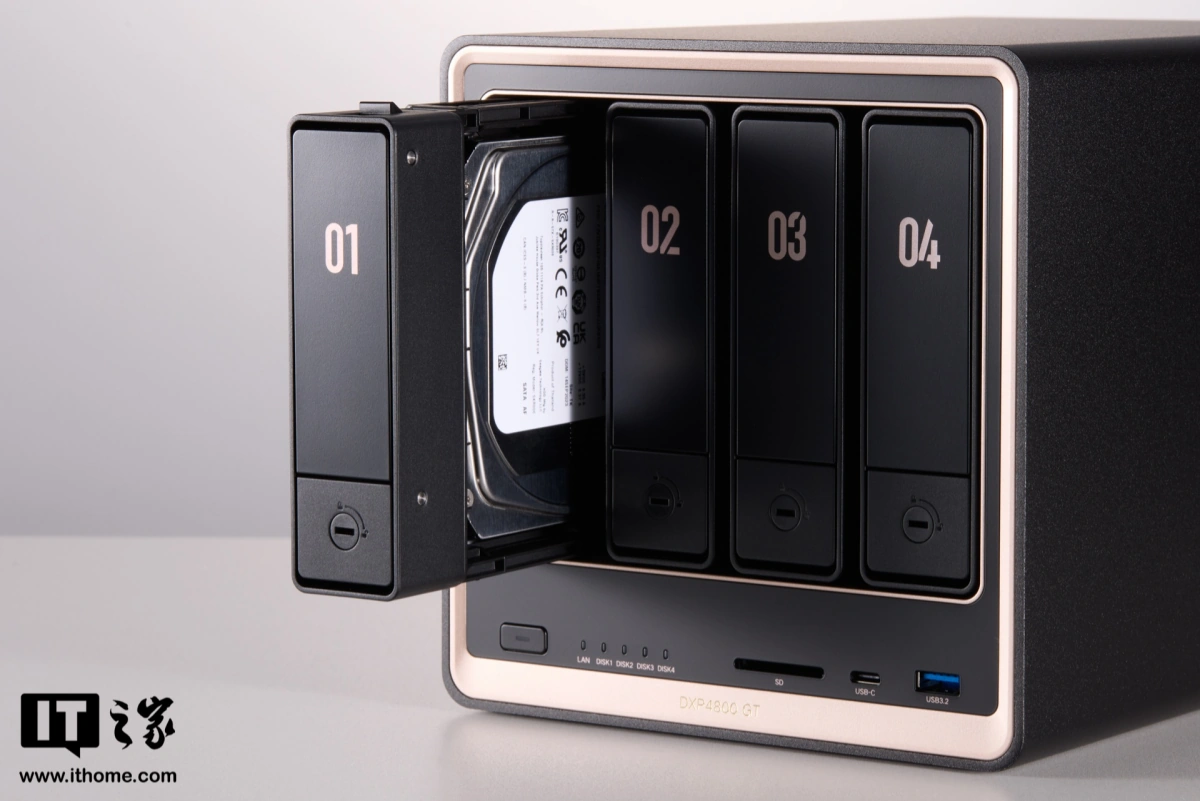 【IT之家评测室】绿联 NAS 私有云 DXP4800 GT 深度体验:四盘位配双万兆,这配置太“GT”了 图片 10