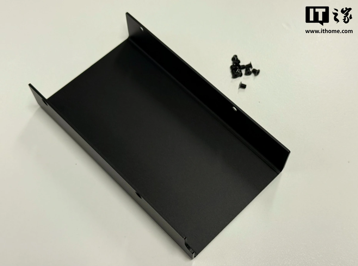 【IT之家评测室】绿联 NAS 私有云 DXP4800 GT 深度体验:四盘位配双万兆,这配置太“GT”了 图片 1