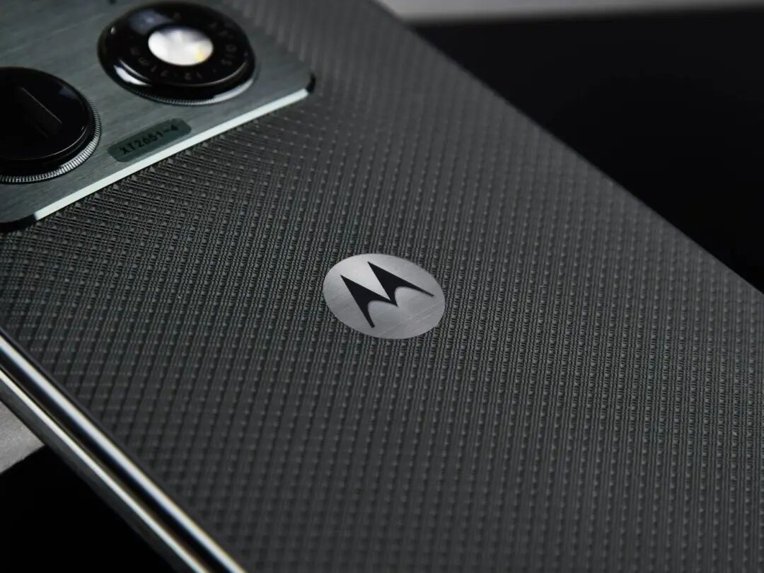 联想moto razr fold评测：天禧AI加持，商务折叠新解法