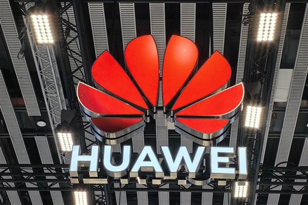 华为韬定律从手机SoC杀入AI :昇腾990首次引入!集成度增长超100倍