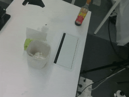 这次登顶 RoboChallenge 的，终于是「能干活」的机器人了