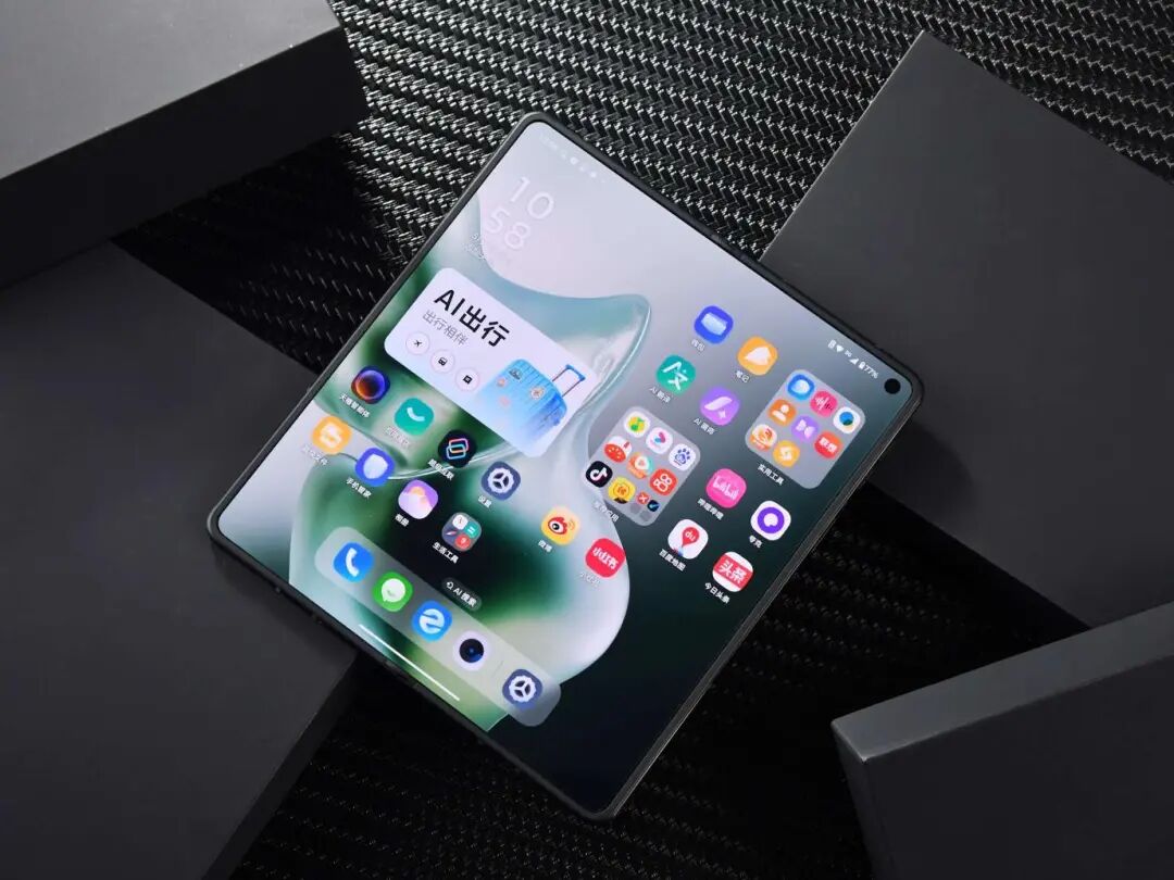 联想moto razr fold评测：天禧AI加持，商务折叠新解法