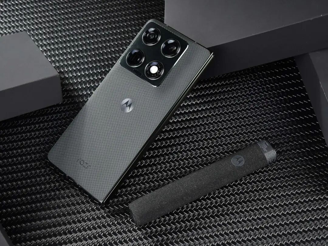 联想moto razr fold评测：天禧AI加持，商务折叠新解法