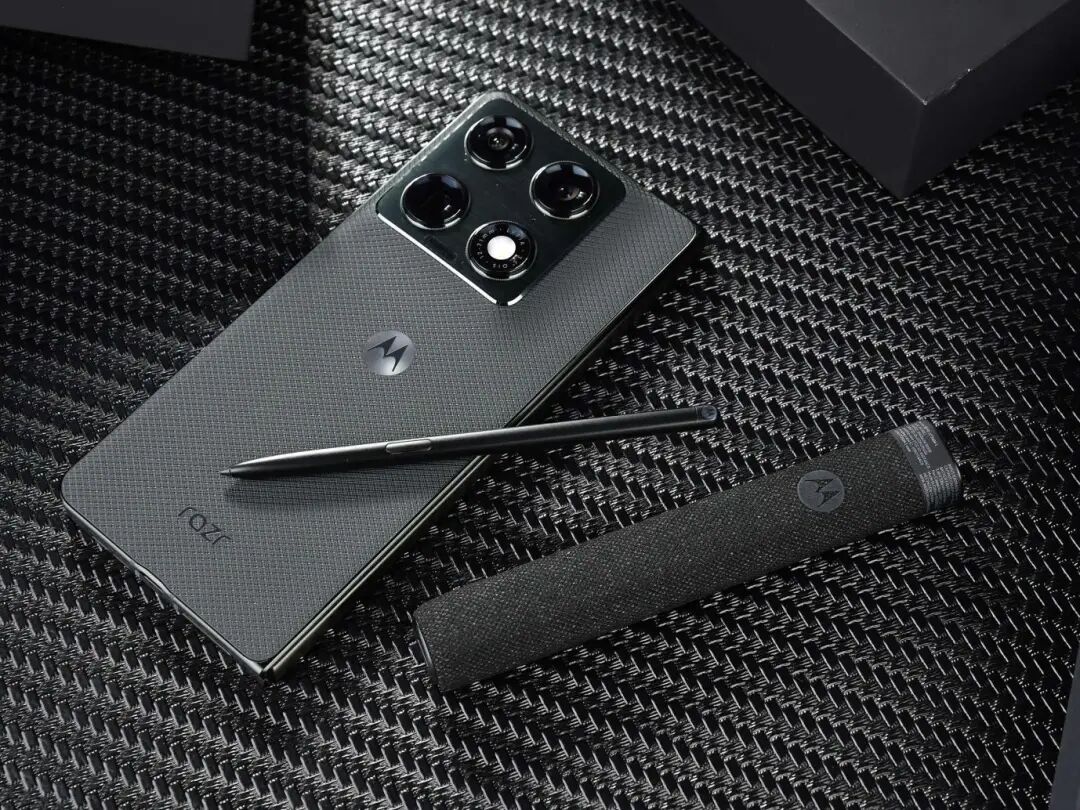 联想moto razr fold评测：天禧AI加持，商务折叠新解法