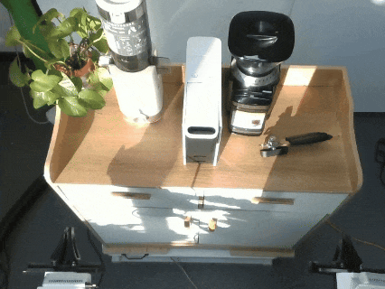这次登顶 RoboChallenge 的，终于是「能干活」的机器人了