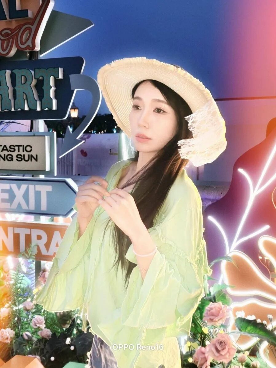 OPPO Reno16全面评测：实况随心贴，潮玩出片新搭子