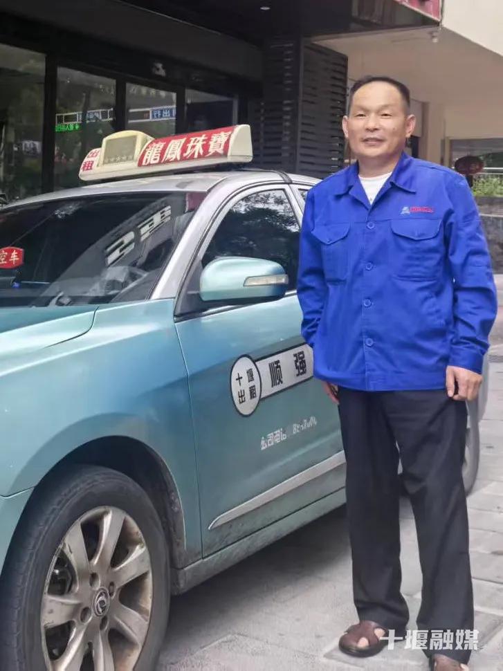 的哥刘洪敏。
