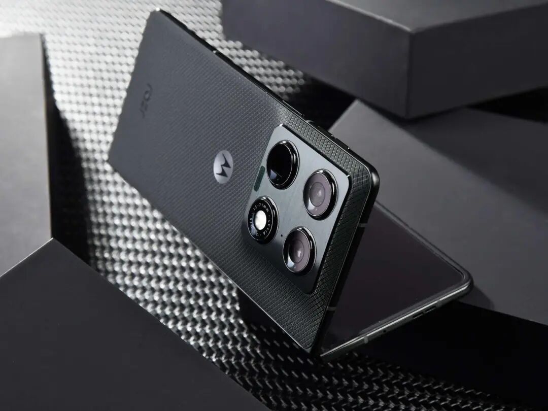 联想moto razr fold评测：天禧AI加持，商务折叠新解法