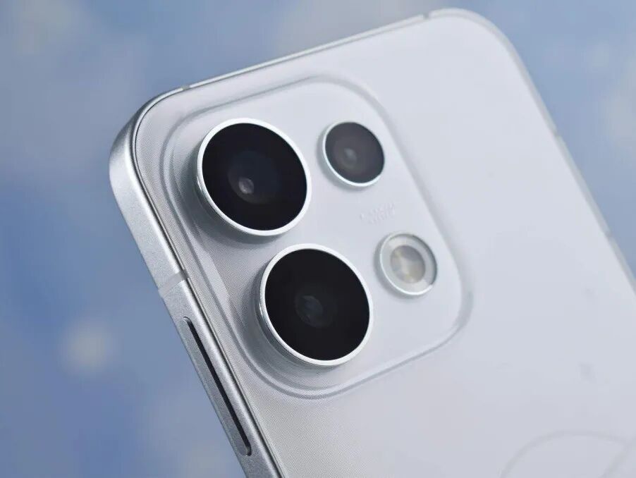 OPPO Reno16全面评测：实况随心贴，潮玩出片新搭子