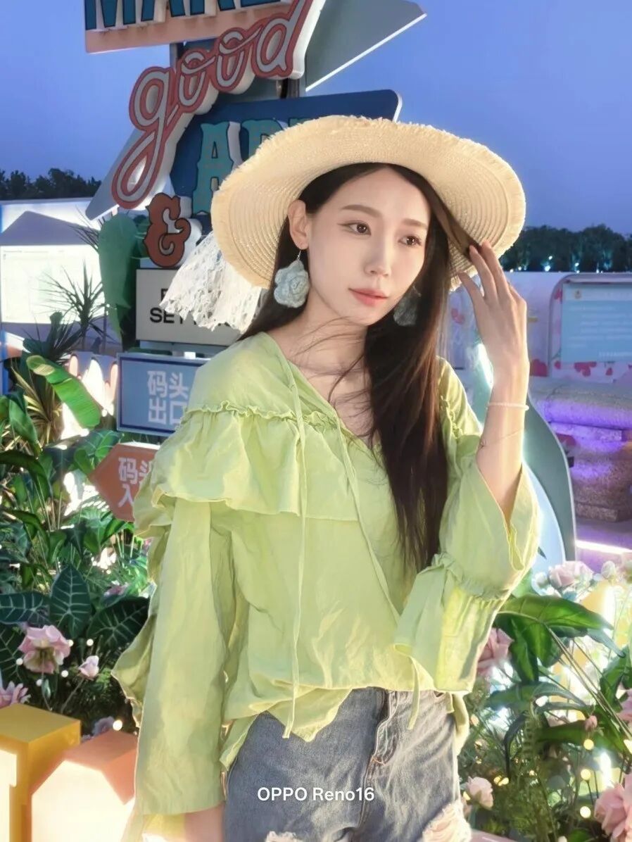OPPO Reno16全面评测：实况随心贴，潮玩出片新搭子