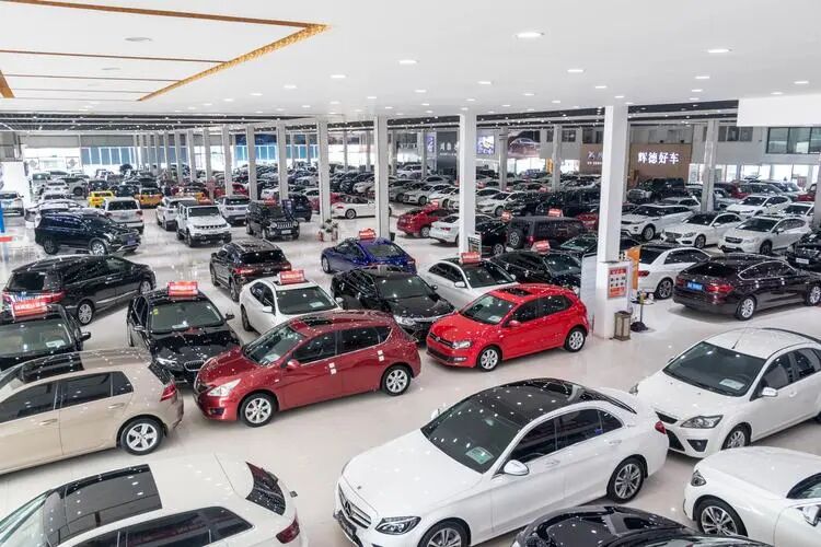“长辈的油车开了10多年,我的电车4年就得换”