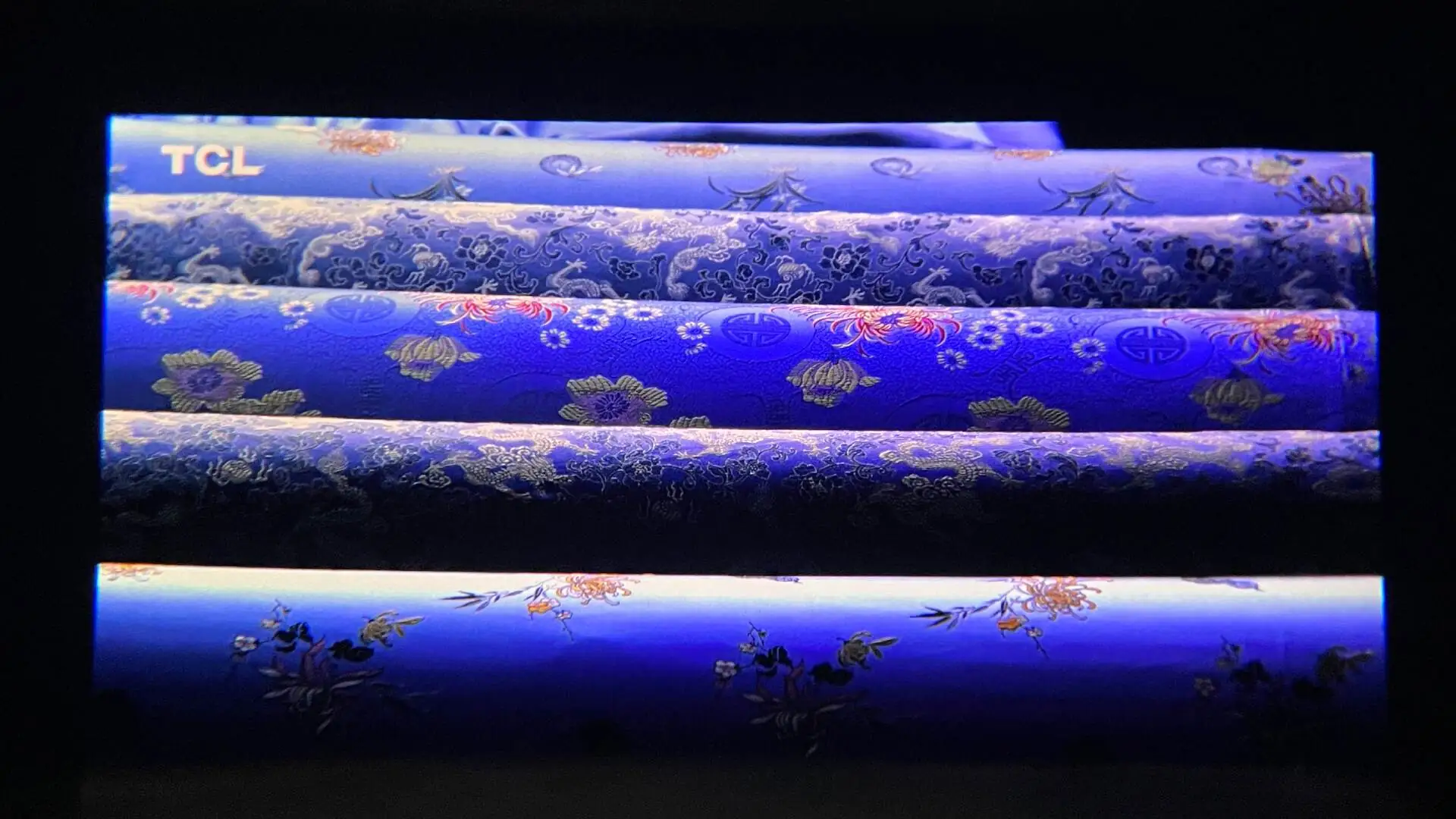 【IT之家评测室】把 267 吋巨幕戴在头上、将 AI 融入日常:雷鸟 GT Max / V4 智能眼镜评测