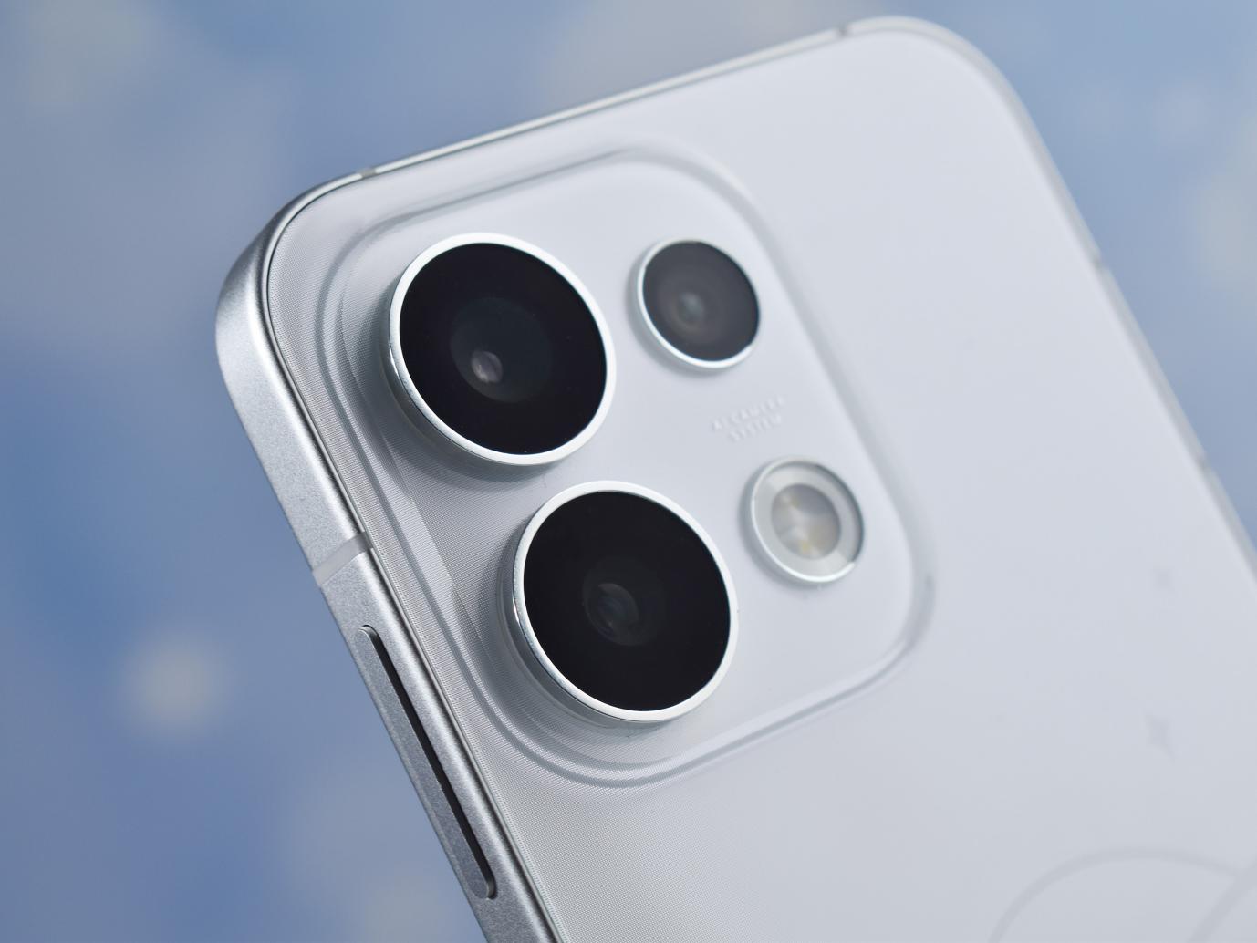 当手机越来越像,OPPO Reno16 系列走出了一条不一样的路