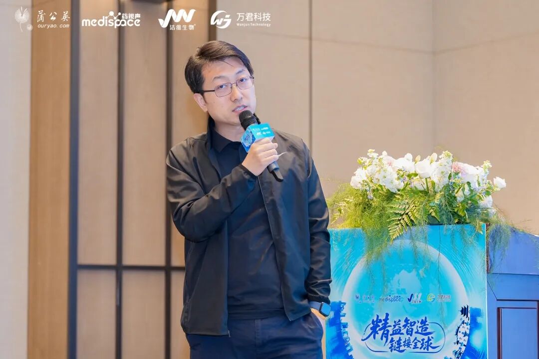侯老师.JPG
