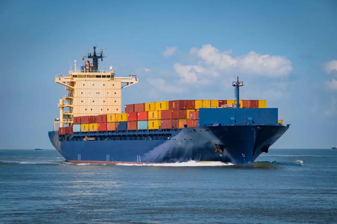 dendoktoor-container-ship-6631117.jpg