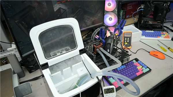 给显卡装台冰箱：RTX 3060从60°C暴降至22°C