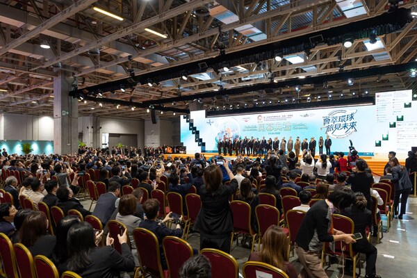 金沙中国作为澳门会展业的积极推动者，多年来充分发挥旗下世界级综合旅游休闲设施的优势，为澳门提升举办大型会展活动的承载能力及竞争力。截至目前，公司在澳门累计举办近12,800项会展活动，共吸引来自全球一共逾1,570万人次参展，持续推动澳门成为大中华、亚洲、以至全球的重要会展旅游目的地之一。 （图为第十四届澳门国际旅游（产业）博览会（2026）